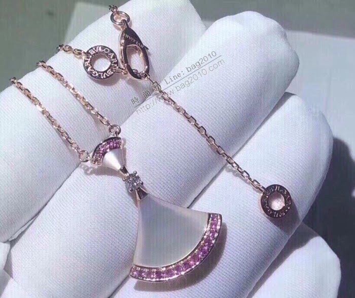 Bvlgari飾品 寶格麗粉鑽貝殼裙子項鏈 亞金18k金鑲白母貝扇形裙子鑽項鏈  zgbq3117